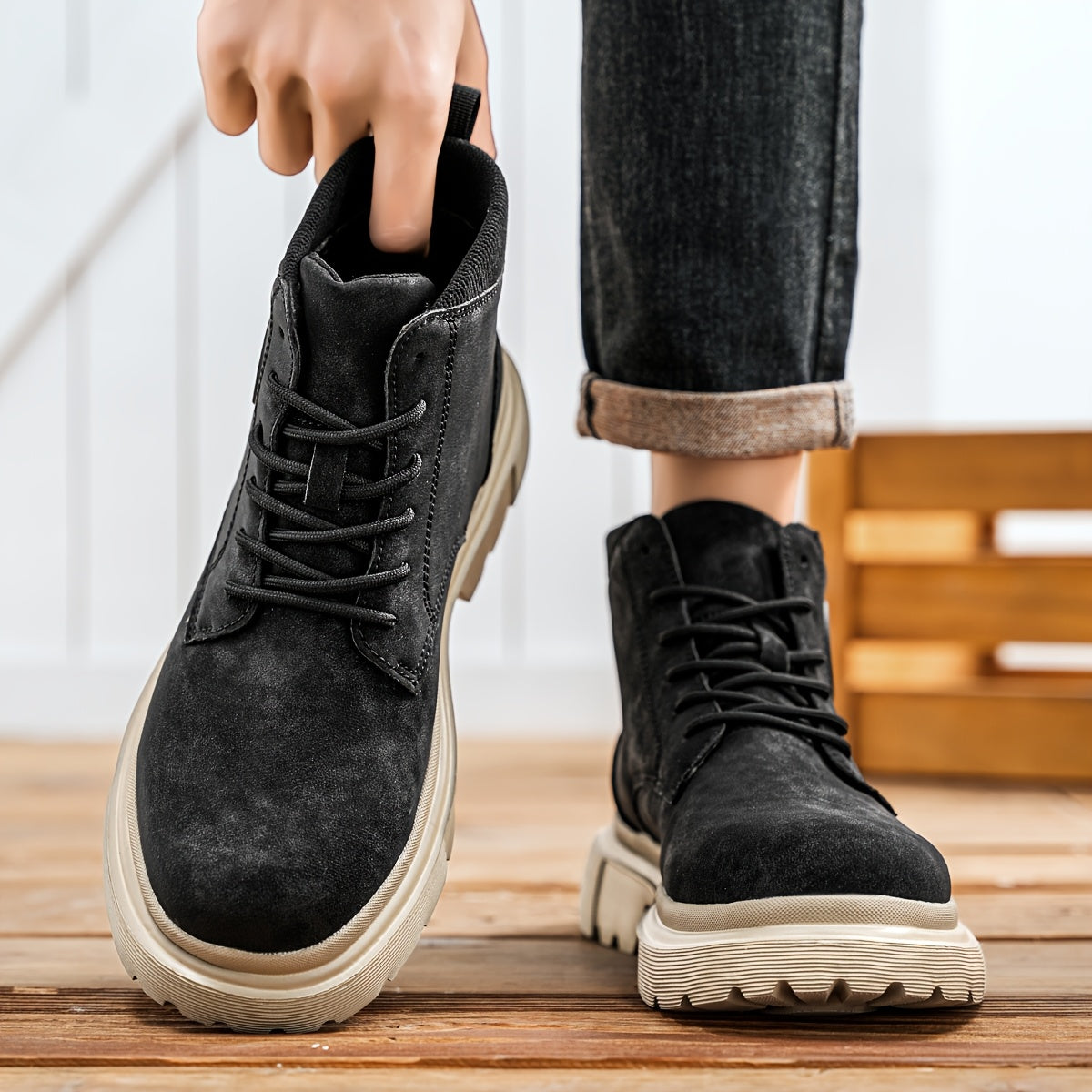 Unisex Fashion Mid-Top Hiking Boots.