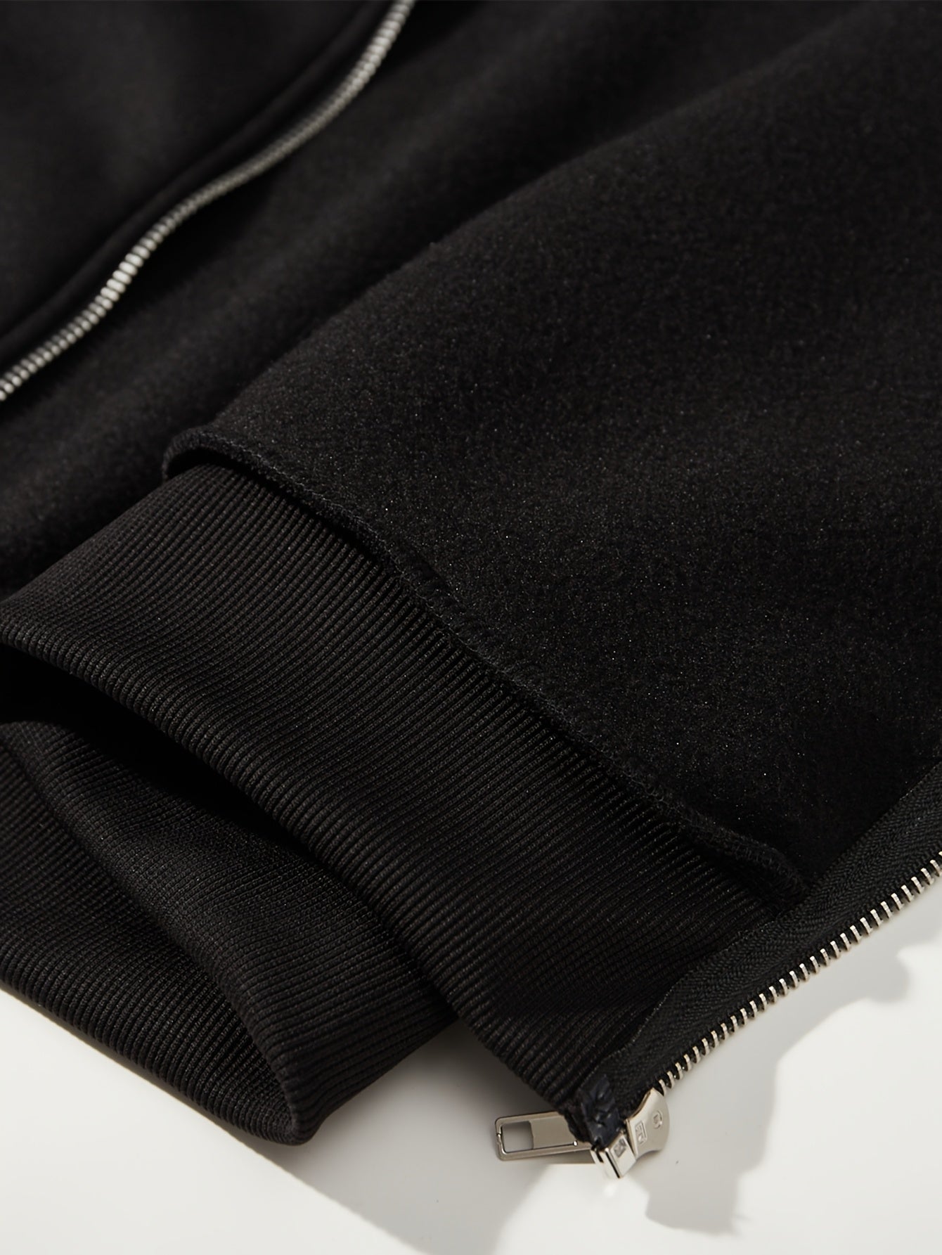Men'S Black Hooded Zip-Up Sweatshirt with NYC Graphic